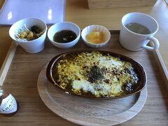 選択の余地もなかったので必然的に今日の昼食もフェリーターミナルのレストラン、船渡来流亭で。

後の便でやってきたWakabunsとMarielさんと合流しました。昨日イカだったので今日はカレーに。これも美味しかったです。