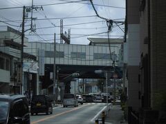 小田急線厚木駅。この駅は厚木市ではなく海老名市にあるのは有名です。