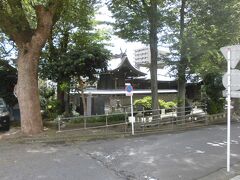 厚木市に入りました。真っ先に目に入るのが厚木神社です。