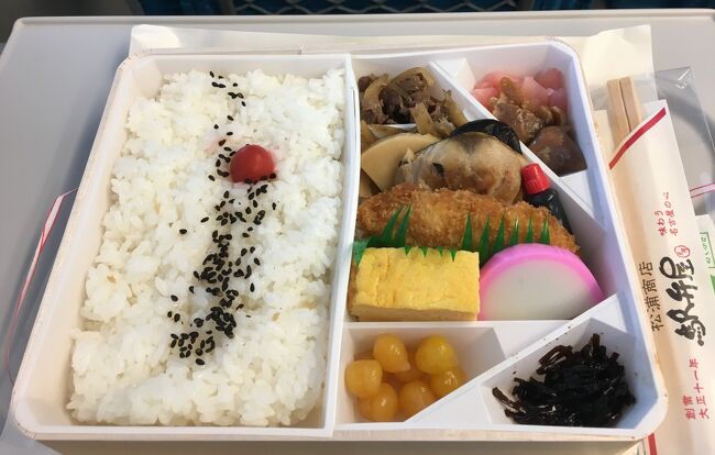 遅めの昼ご飯に駅弁頂きました。<br />復刻弁当770円