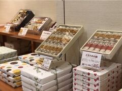 ここのお店の空港限定商品をいつも自分の為に購入に行きます。