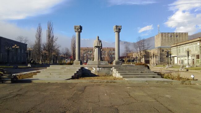 昨日、訳も分からず降ろされた公園。