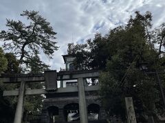 この日は半日くらい時間があったのでちょこっと観光へ。

気になった尾山神社へ寄り道。
