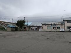 9:07　本日2km（トータル352km）

大沼駅を通過。
今日は寒気のピークということで、天気が悪く、北風も強いです。