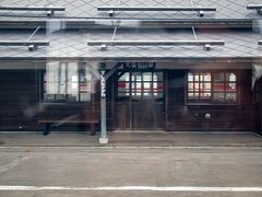 この駅も旅情あふれてて渋い。