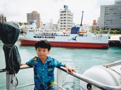 翌日は船で渡嘉敷島へ行きます。