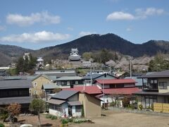 赤湯温泉を離れて、かみのやま温泉へ移動
上山城がひときわ目立つ