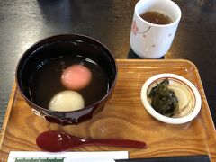 取り敢えず座りたい。

朝ご飯を食べ過ぎて二人ともお腹が空かないので、出雲で食べなかった出雲ぜんざいで軽くランチにしましょう。

