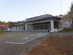 宿泊した「おおま温泉海峡保養センター」です。始めは、仏が浦近くの福浦の民食を予約していましたが、コロナの関係で泊まれず、ここに変更しました。（脇野沢発のフェリーが１０：５０の為、早朝にここを出発します。