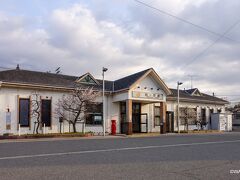 07:18　関ヶ原駅
関ヶ原駅前に関ヶ原駅前観光交流館もありましたが早朝のため通過しました。

関ヶ原駅近で中山道関ヶ原宿や宿場町の片鱗を探してみたのですが、「ここで戦国武将がつ座った」的な案内板は豊富ですが、写真1枚たりとも宿場町の面影をカメラに収めることは出来ませんでした。
