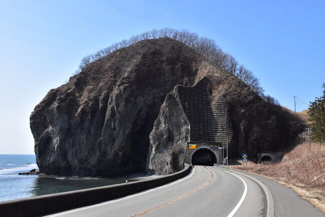 日高本線の最後に延伸開業した浦河 様似間 虹の浮かぶ貨車駅舎と親子岩 北海道 浦河 様似 北海道 の旅行記 ブログ By かっちんさん フォートラベル