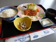 道の駅忠類にあるレストラン「ちゅうるい」でランチ。名産のゆり根のコロッケ定食をいただきます。コロッケの中には高級食材のゆり根がたくさん入っていました。
