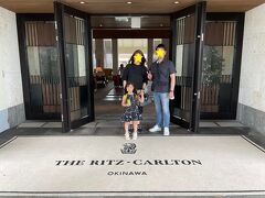 ホテル前でパシャリ。