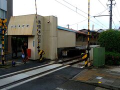 途中で、岳南電車の吉原本町駅前を通過。今日は始発駅から岳南電車に乗りたかったので、敢えてバスで吉原駅まで移動します。。