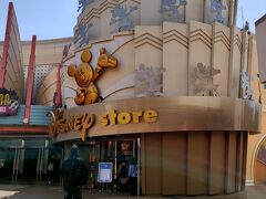 ディズニーストアへ