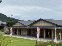 武田神社手前には信玄ミュージアムがありますが、屋根の上から富士山の山頂を見ることが出来ました。