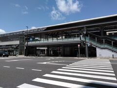 ●JR京都駅

午前中は、雲が多かったものの、お昼になると、めっちゃ快晴になりました！
JR京都駅の八条口です。