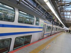 横浜駅１０番線に到着。