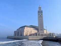 カサブランカの代表的な観光地といえば、ハッサン2世モスク！
地中海に面しており、なかなかに風光明媚です笑