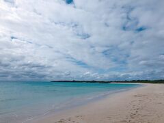 「渡口の浜」
透明度と砂浜の美しさでは沖縄の中でも名高い伊良部島にある人気のビーチです