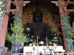 東大寺の大仏。生で見ると迫力が凄いです。