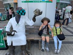 予定通り福井県立恐竜博物館に到着しました！博士と記念写真。