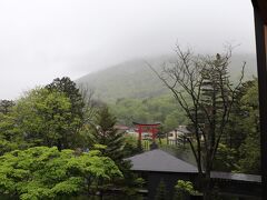 右手に男体山。