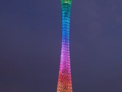 広州塔

中国らしく、LEDの光は様々な色に変化しながらの演出です。