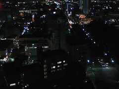 富山の友人に寿司をご馳走になり、夜景がきれいだと富山市役所展望塔へ