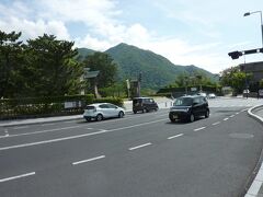 北島国造館から出雲大社を通り、神迎の道を歩きます。
