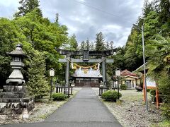 まずは、岸剱神社です。
立派な神社ですが社務所が無く社のみの神社でした。
