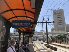 びゅ～んと長崎に到着！

連泊だし、行動エリアは長崎市内限定なので、普段の国内旅ならレンタカーのところ、今回は公共交通機関で移動することにした。

空港バスに揺られること小一時間、長崎駅に着いたらスーツケースを預けて身軽になったところで、街歩きを始めましょう♪