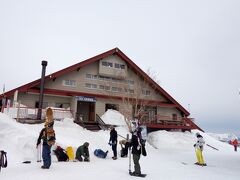 「八方池山荘」　標高１,８３０ｍ

父の時代からあった山小屋
スキーシーズンはここが終点

