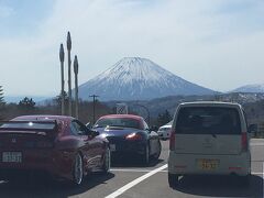 札幌から一般道を使い、洞爺湖を目指すことに。
天気に恵まれ、羊蹄山が綺麗！