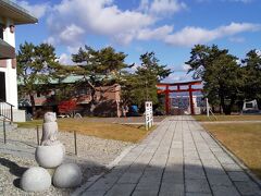 次は函館護国神社へ。
こちらは高台のため風が強くてめちゃくちゃ
寒かったです。
とても見晴らしが綺麗でした！
こちらで御朱印をいただいてから、、、