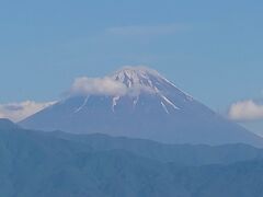 左右対称の美しい富士山。
週末ドライブ旅行、楽しかった！
海外に行けない今は、日本発見が最高です。