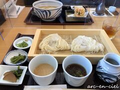 寛文五年堂で、生麺と乾麺の味比べ。
カツオだし＆ゴマダレでいただくのですが、ゴマダレが美味しかった♪