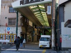 その後、尾道本通り商店街をぶらぶらして、レトロな建物などを巡って千光寺を目指すことにしました。
