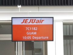 今回はチェジュ航空です。
もちろん各座席のモニターはなしです。でもグアムまではあっという間なので問題なしです。