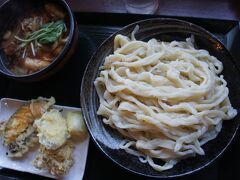 鳥汁うどん
さっぱりした味わい

肉が違うだけでベースのお出汁は同じなのに
結構味わいが違いました

どっちも美味しい