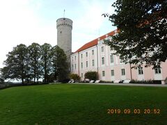 のっぽのヘルマン塔が正面に見えます。
