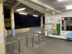 自動改札？そんな面倒なものは要らぬ、と言わんばかりのシンプルな昭和な改札口を入り、