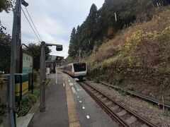 軍畑駅にて。