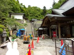 阿弥陀さまを祀られてる中性院(ちゅうしょういん)に来ました。
山内の参道整備のために工事をしているようでした。

って、工事機材も運ぶのに大変な労力がかかりそう(◎_◎;)？！
現場の人が汗水垂らして頑張っていました。