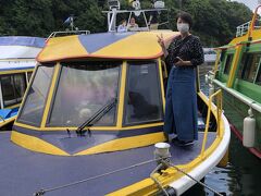 ホンマは芦ノ湖の海賊船のようなクルーズ船に乗ろうと思ったけど、チケット売り場のおじさんが海賊船とこちらの遊覧船的な船のコースの違い説明してくれて、こちらの方が商売っ気がないことと多少お安いこともあってこちらをチョイス(^_^;)