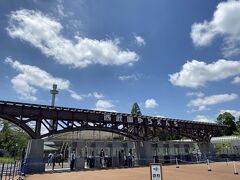 駅目の前がゆうえんち入口
チケットは前もってネットで購入していたのでスムーズに入園