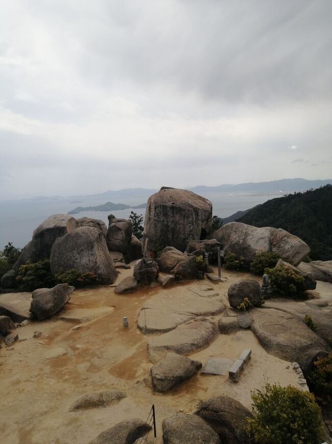 有名な弥山に登った、景色はいいけど微妙。