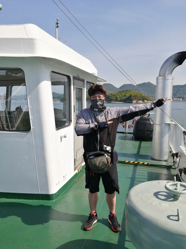 船で移動中、右足から血管取ったのでキズがありま～す。