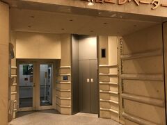 ＜霞城セントラル＞
駅に戻り、高いところが好きなので展望室へ