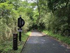 箱根園からは、芦ノ湖畔のプロムナードを歩いて、湖尻へ。３キロの距離です。